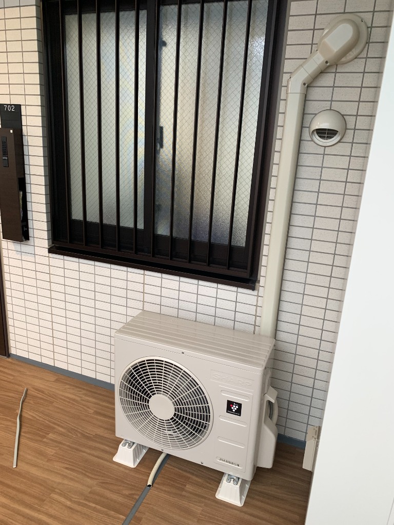 屋外化粧カバーありエアコン取付工事