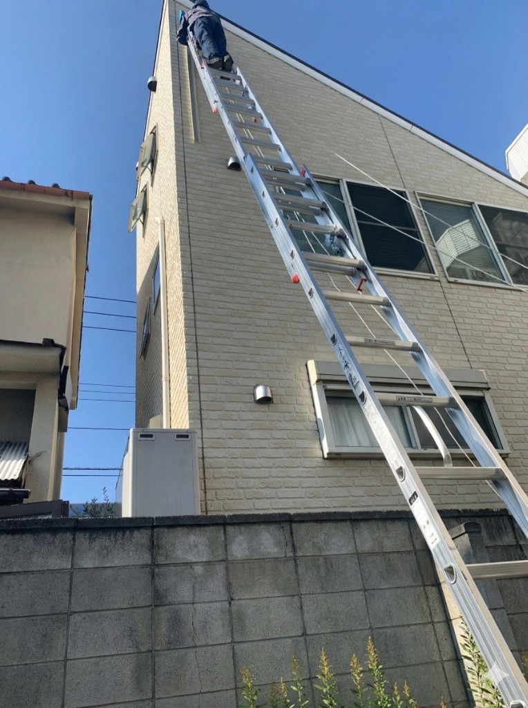 エアコン工事3階スライダー作業